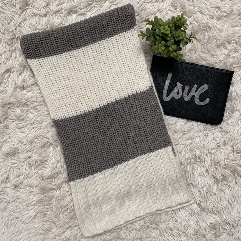 Loft Wide Stripe Knit Scarf 💗 Cream & Gray